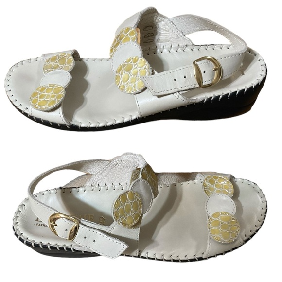 La Plume Fiora Cream & Gold Leather Sandals Size 39 NWOT - Picture 3 of 12